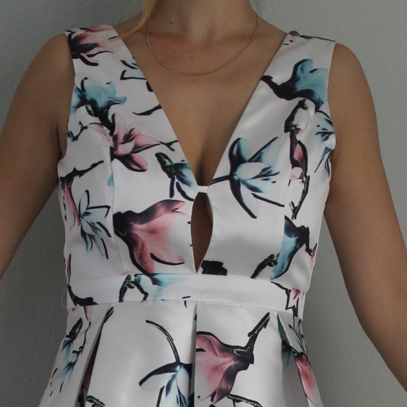 Miss Avenue White Floral A line pleated dress - Picture 6 of 6